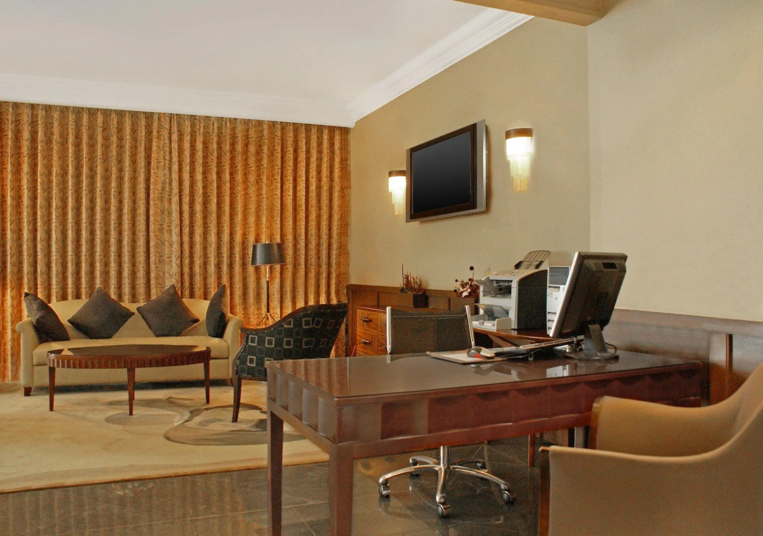 Отель Sheraton Kampala