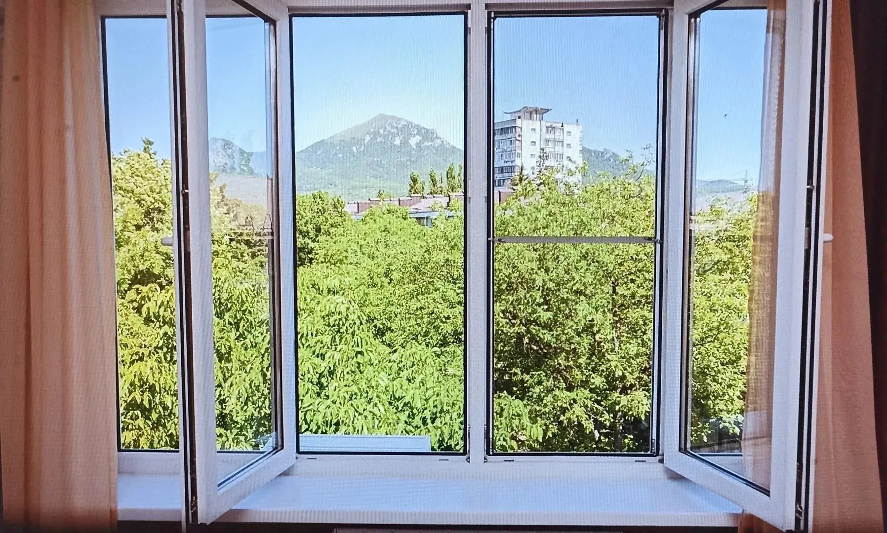 Апартаменты Центр с видом на Бештау и Машук