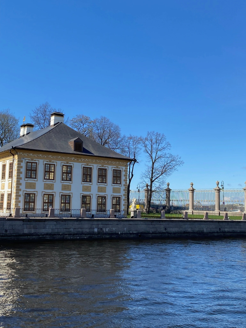 Трехкомантная квартира у летнего сада в Мозаичном дворе