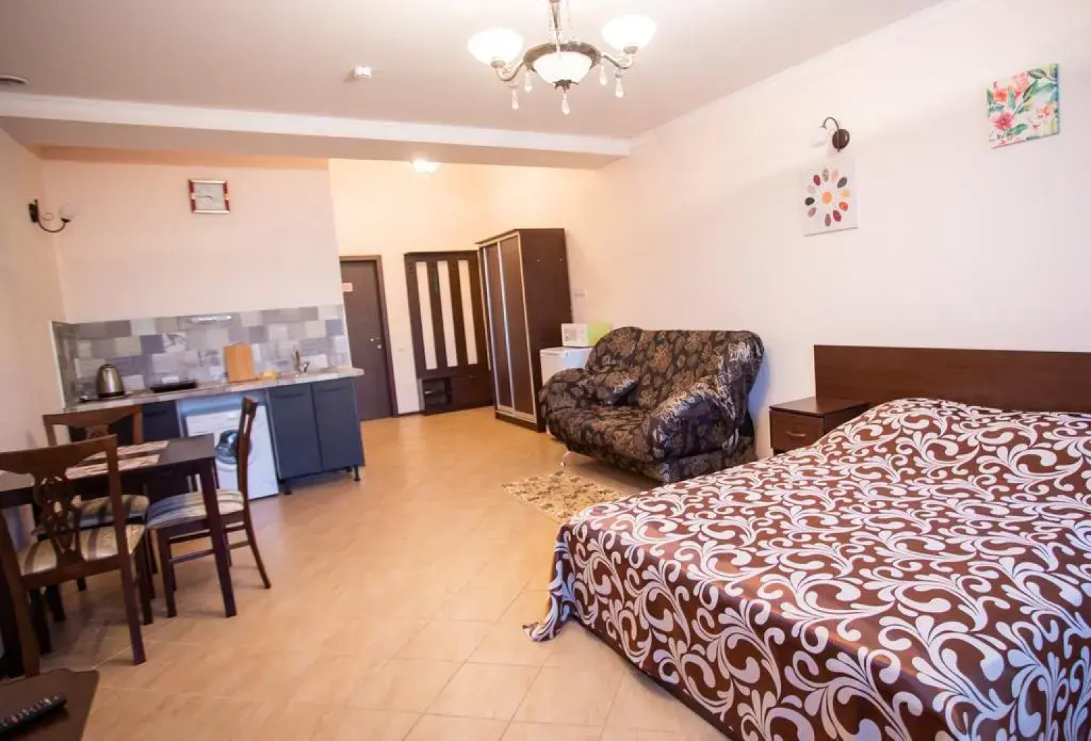 Гостиница Мир на Карбышева