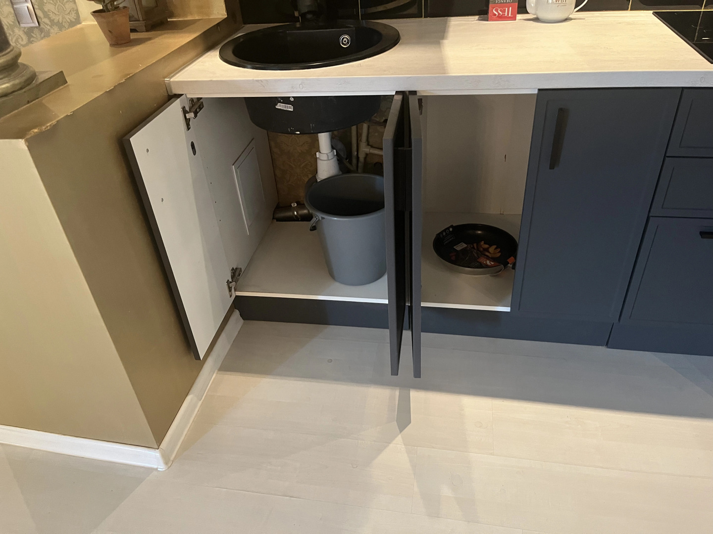 Частный дом с бассейном, сауной и камином