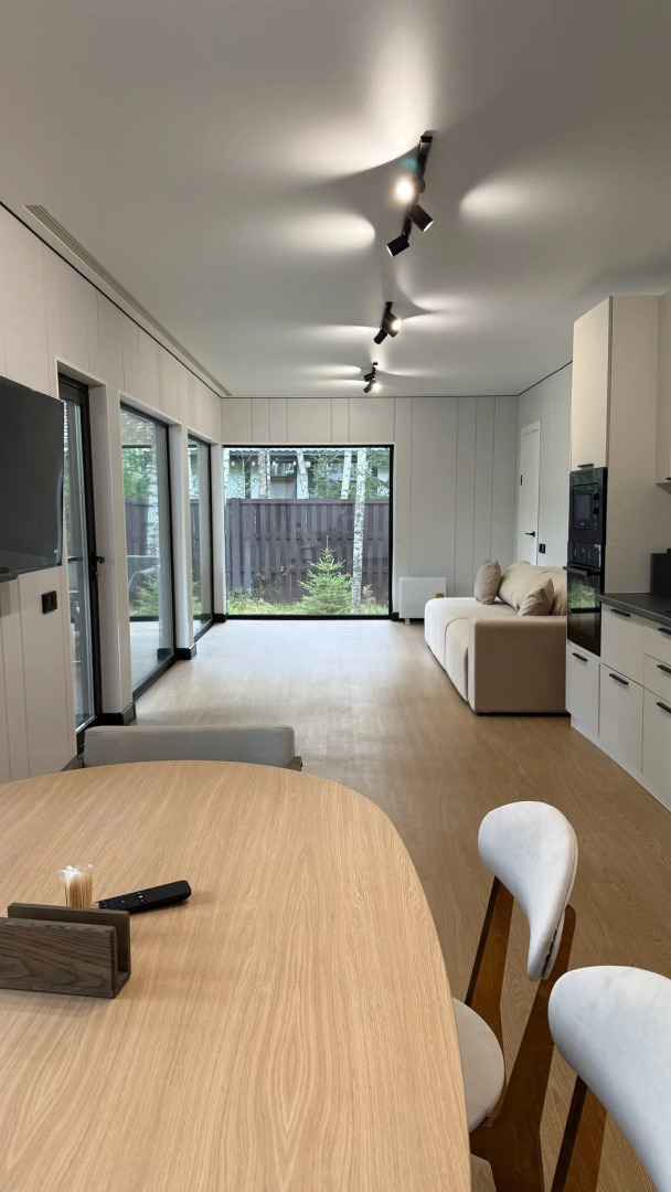 Частный дом в окружении леса с сауной