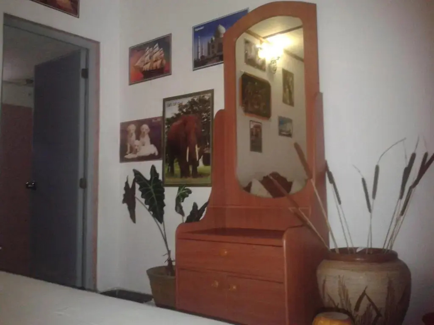 Отель The Lake Breeze