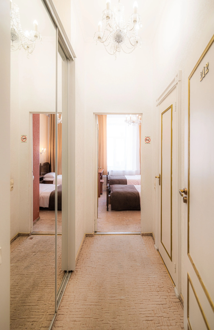 Отель Ист-Вест