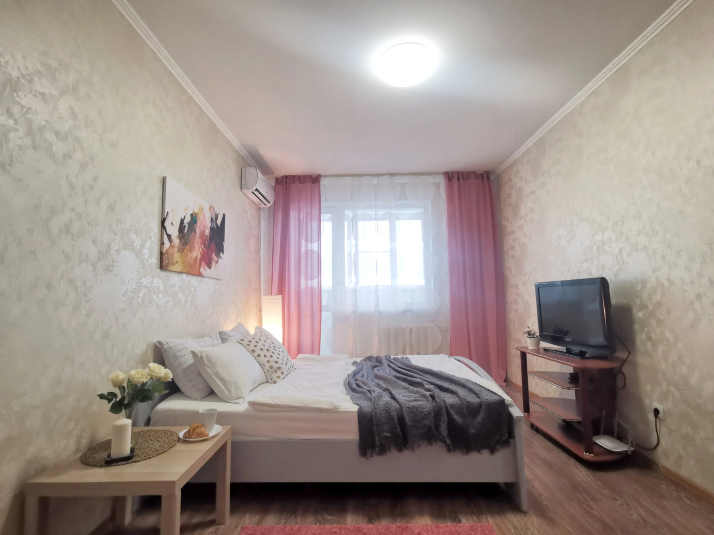 Апартаменты Уютная и светлая в самом центре города