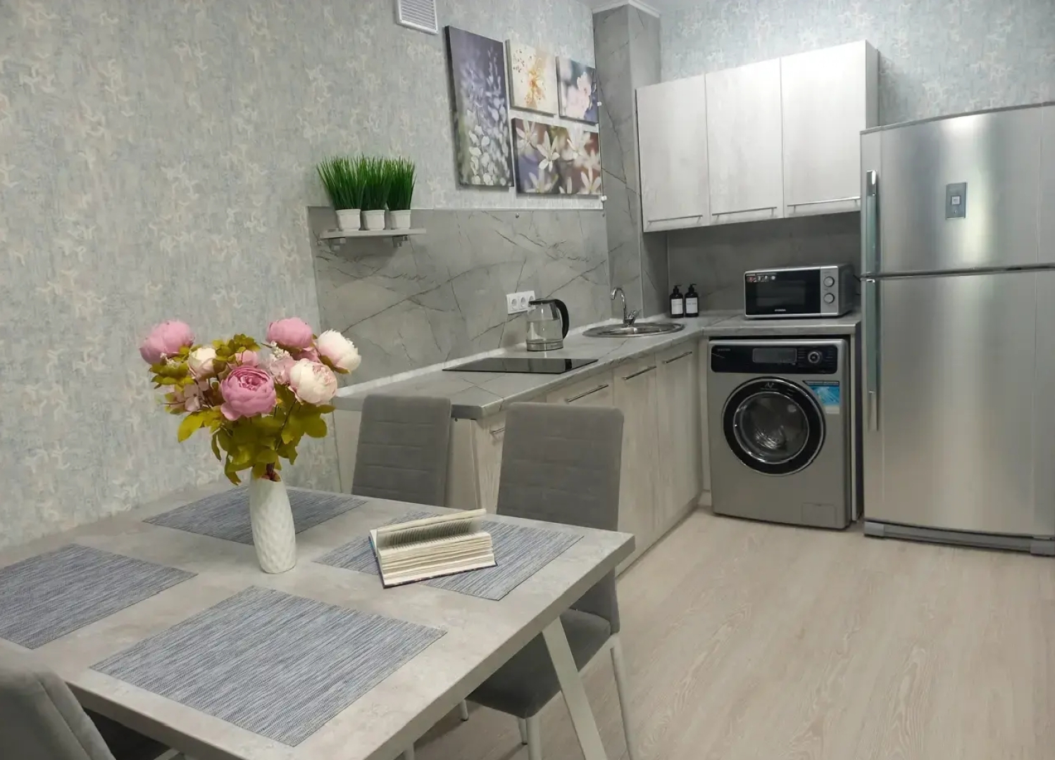 Апартаменты Монтана до 4 Чел на Возрождения 51 Пятница Сеть Посуточных Квартир