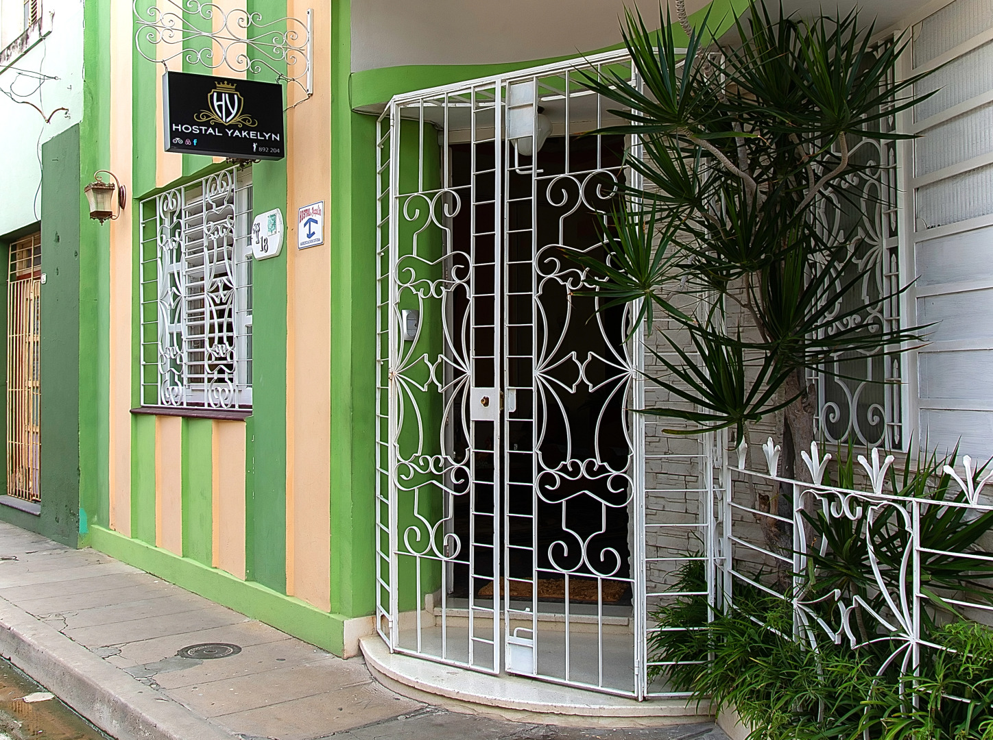 Мини-Отель Hostal Yakelyn