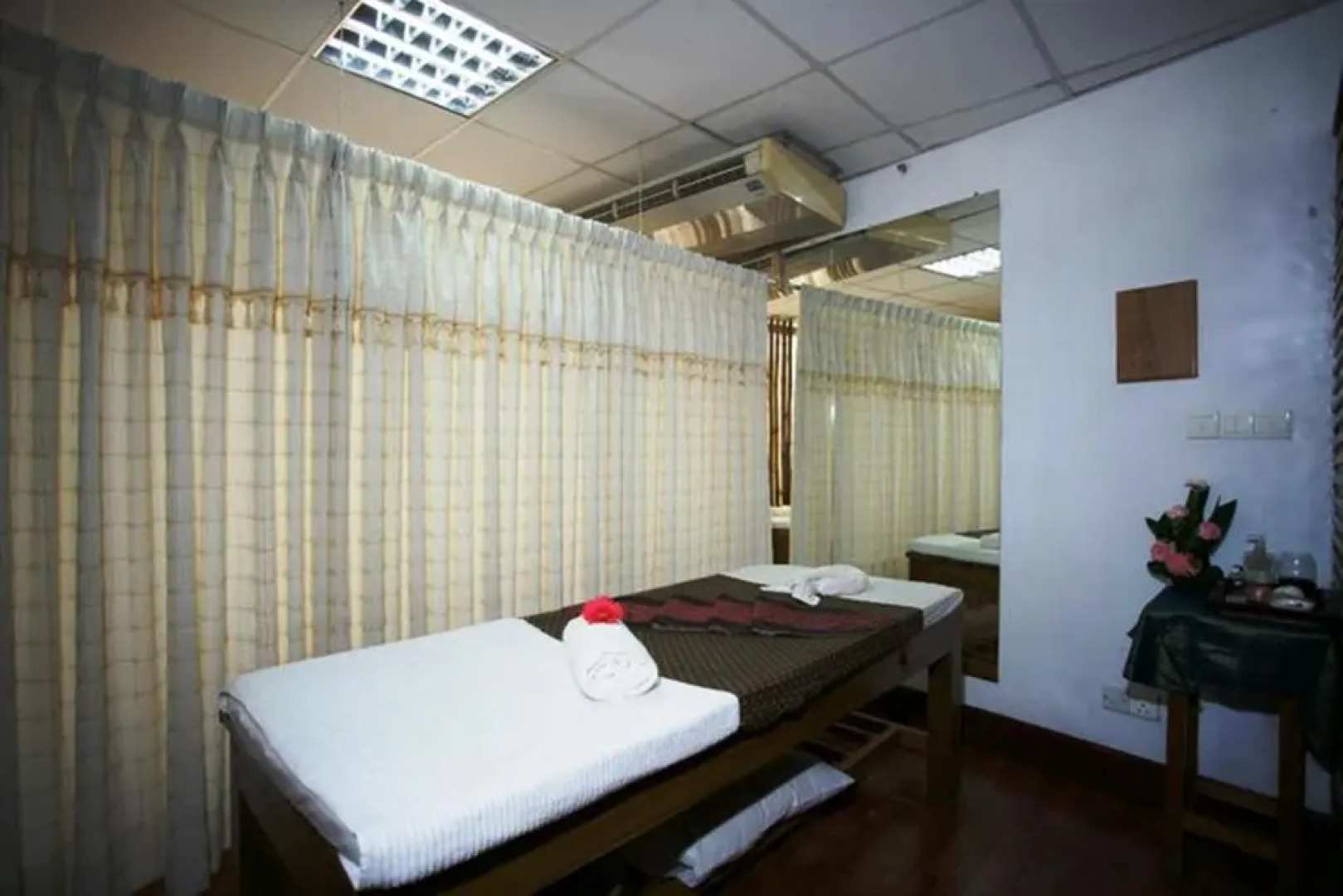 Lakeshore Hotel & Apartments