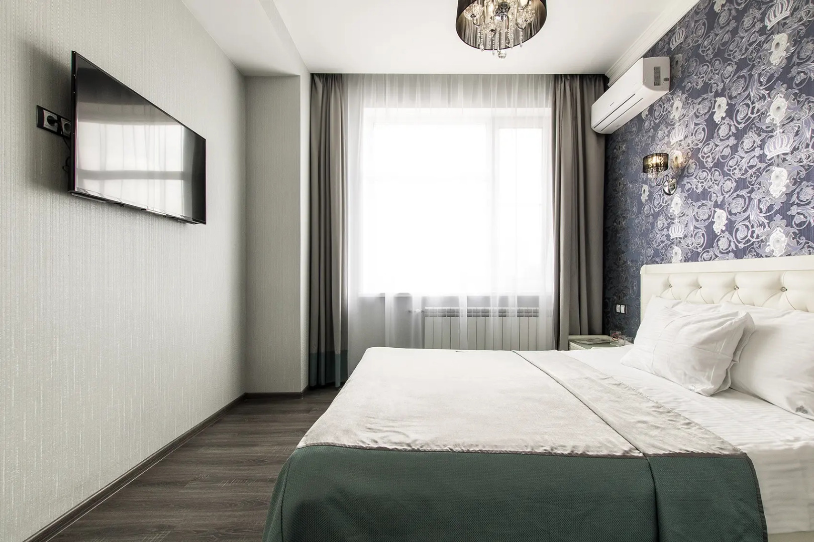 Отель Корона