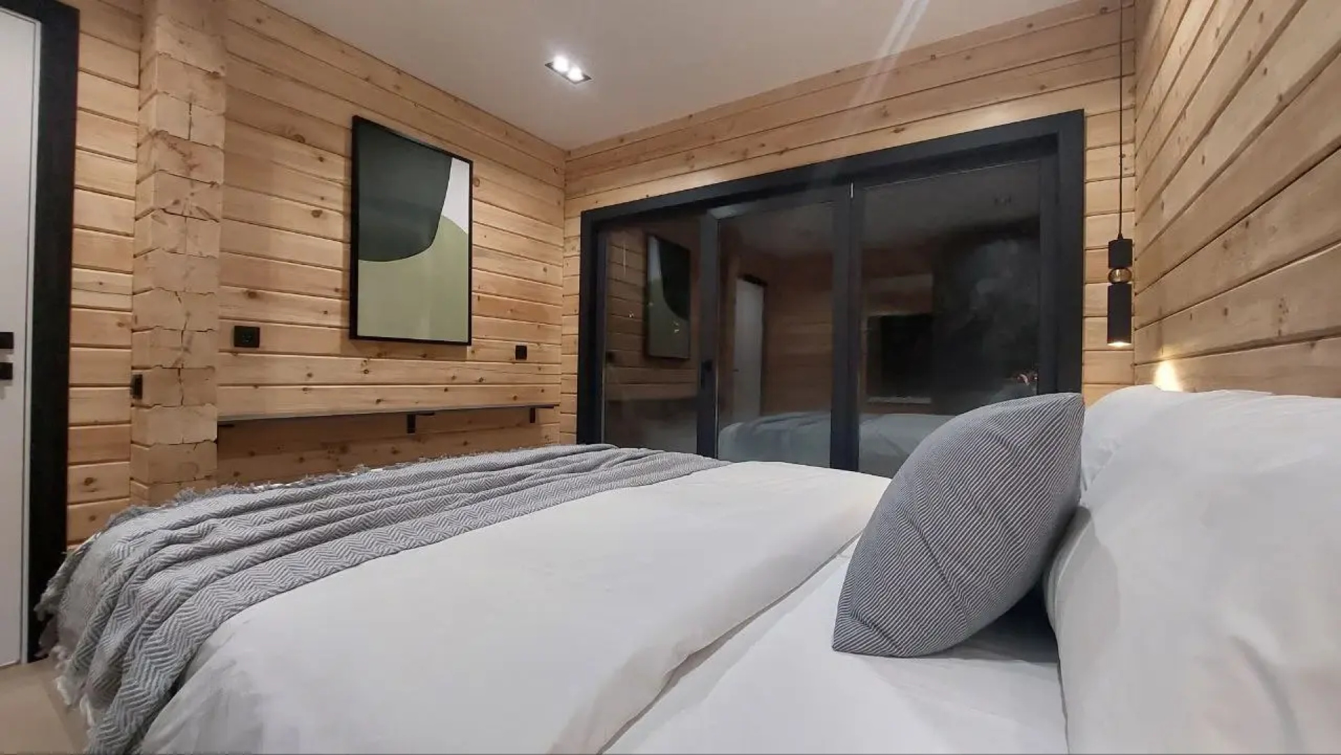 Гостевой дом Деревянный дом с камином в лесу на Славянской