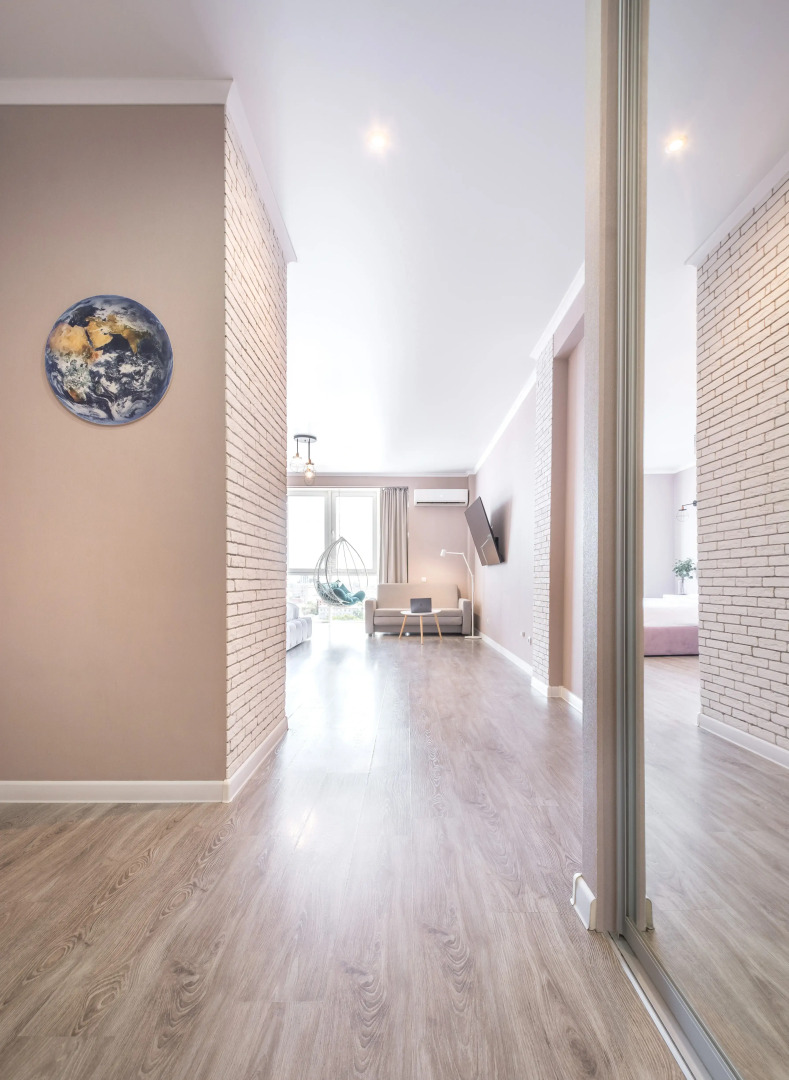 Апартаменты с панорамным видом на город, с большим телевизором (65 дюймов) и Алисой. Встречайте рассветы!