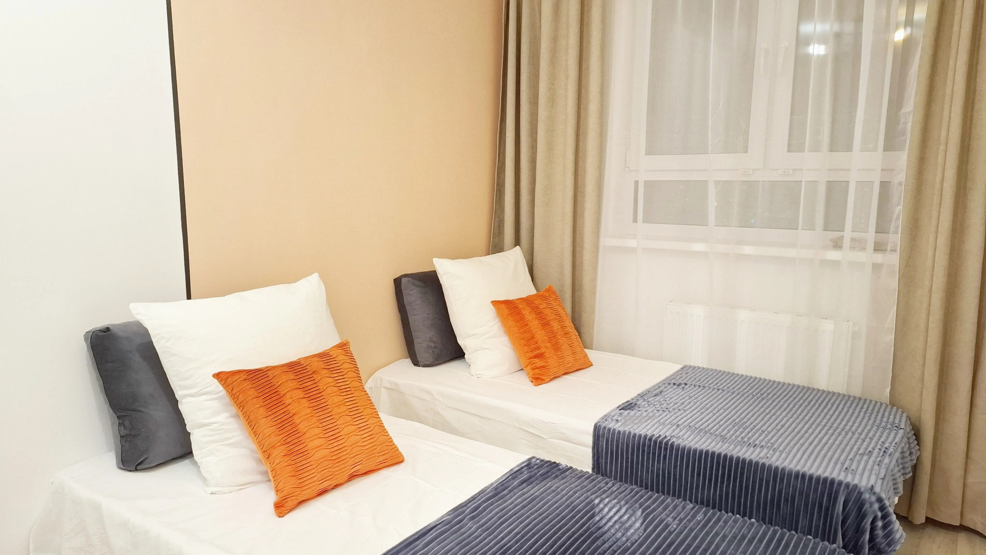 Апартаменты для большой семьи или компании в командировке с видом на Уральские горы