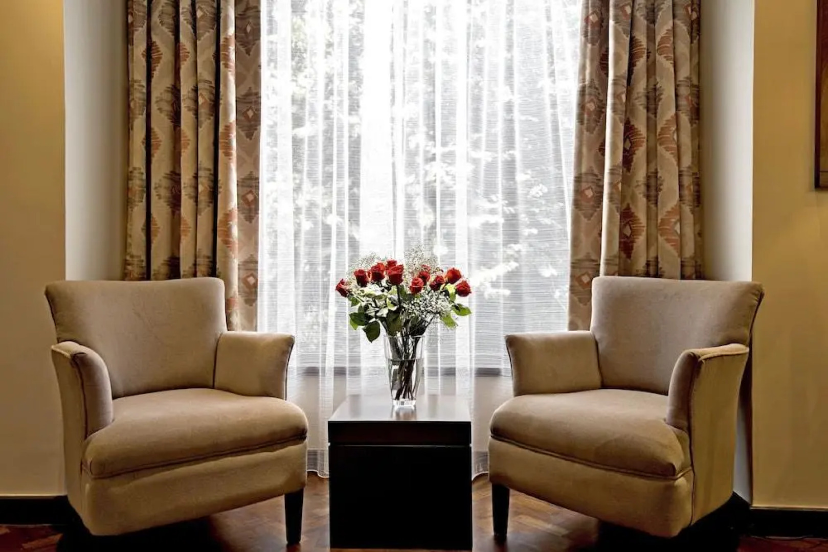 Magna Hotel and Suites