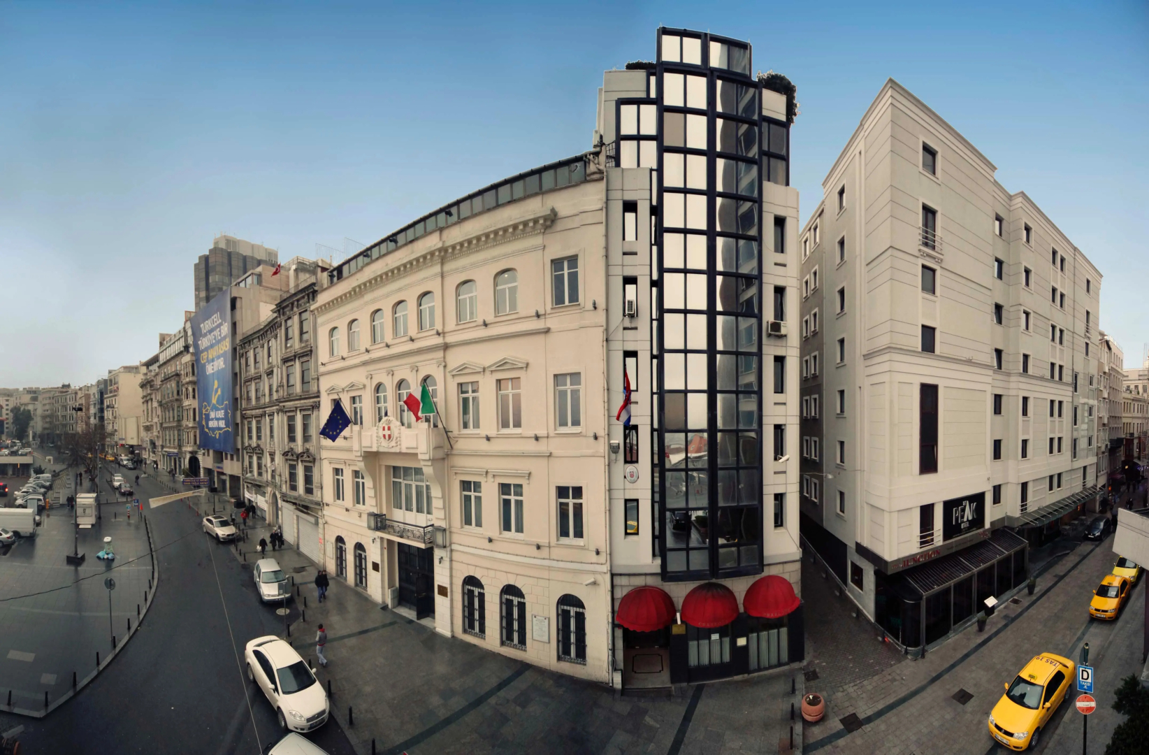 Отель Ramada by Wyndham Istanbul Pera