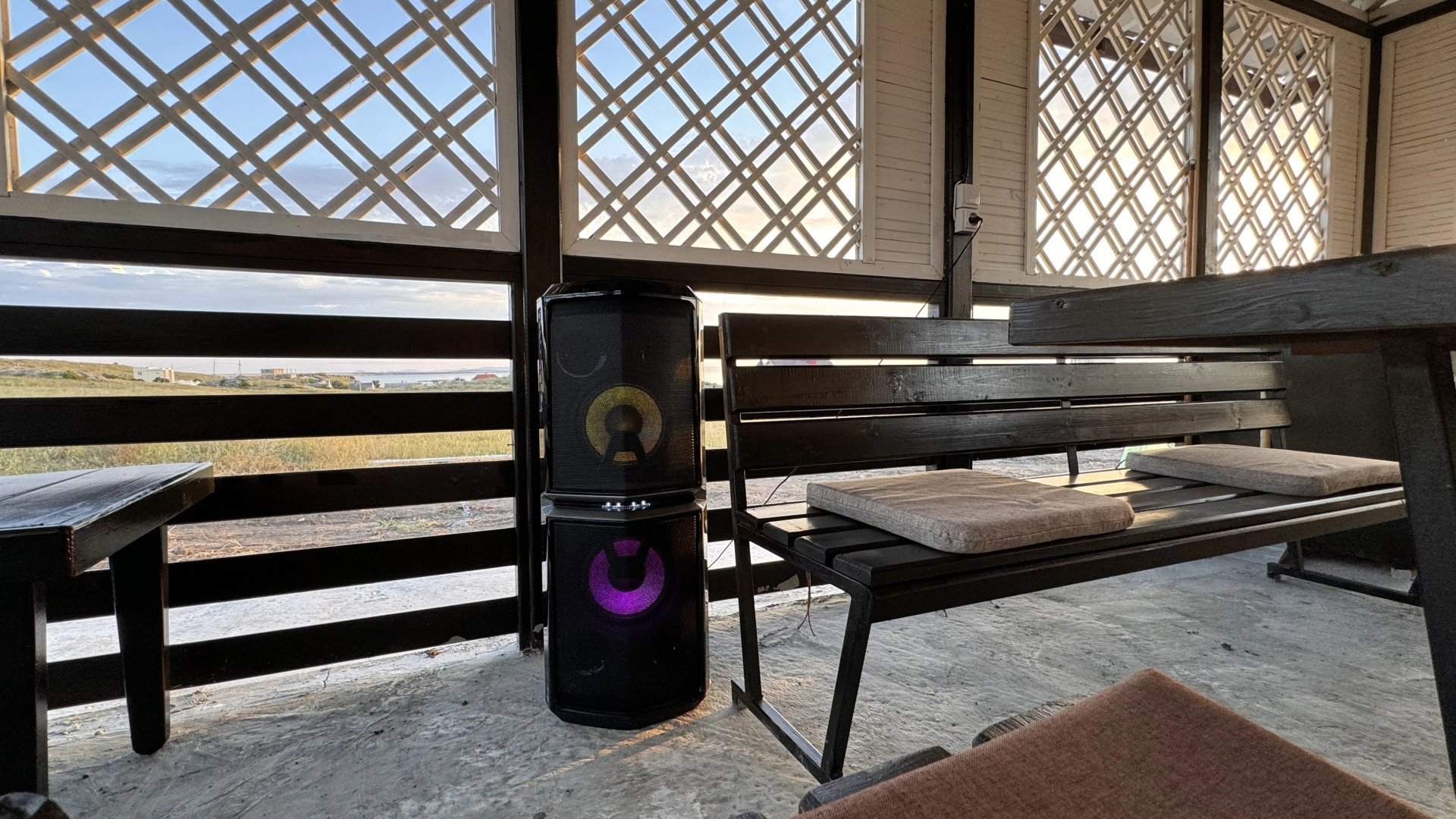 Частный дом у моря с беседкой