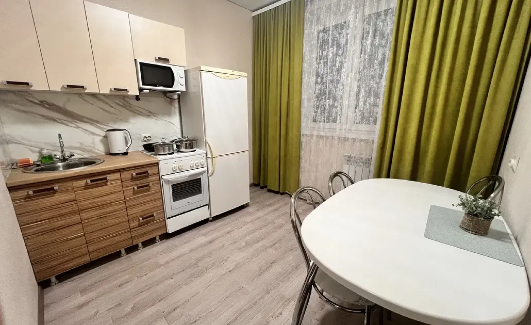 Апартаменты Сутки Как Дома на Ботанической 8/2