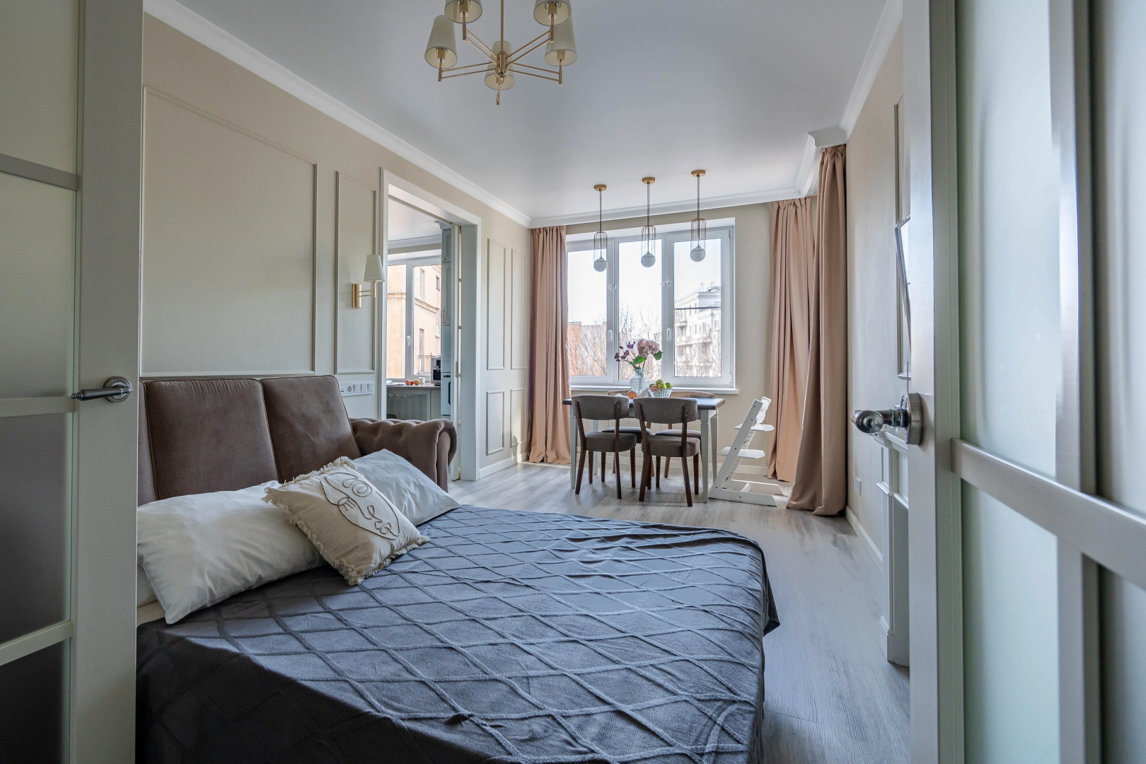 Апартаменты Четырехкомнатные YOUR APART с видом на домик Петра 1 и Неву