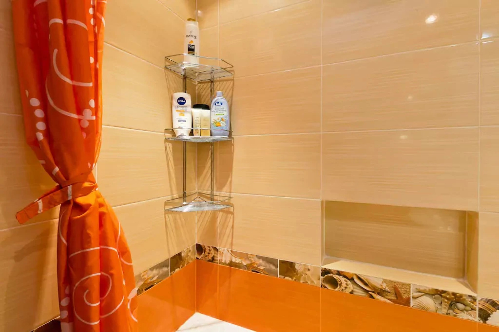 Квартира у Прудов в Оранжевых Цветах.