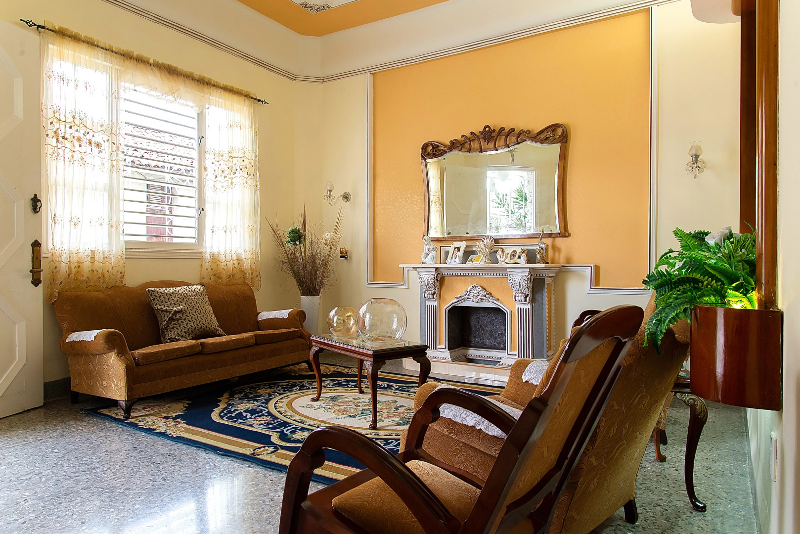 Мини-Отель Hostal Yakelyn