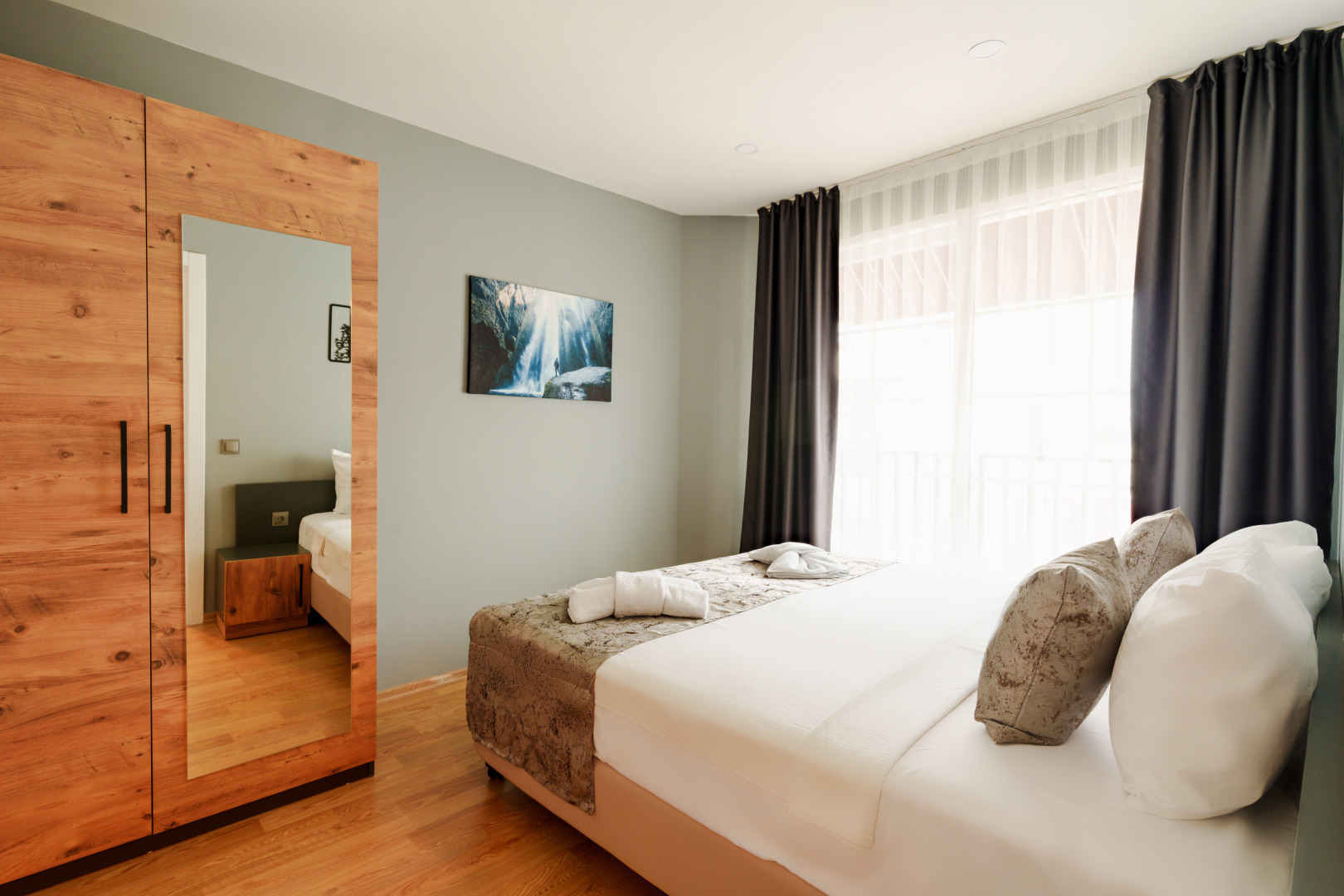 Отель Mrt Suites Lara