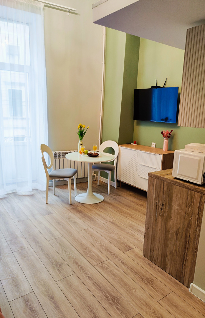 Апартаменты с балконом и камином