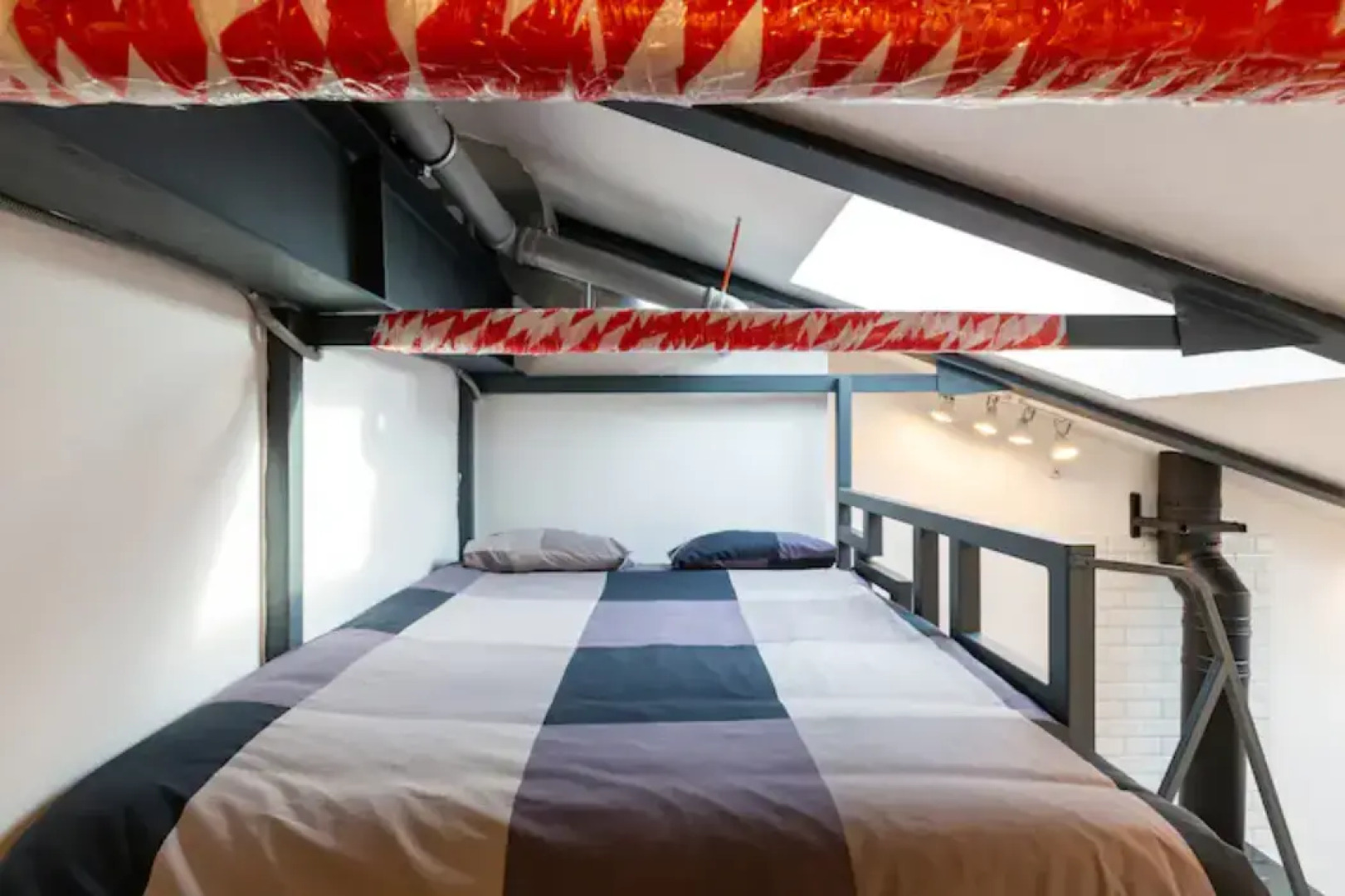 Апартаменты Лофт с зеленым камином