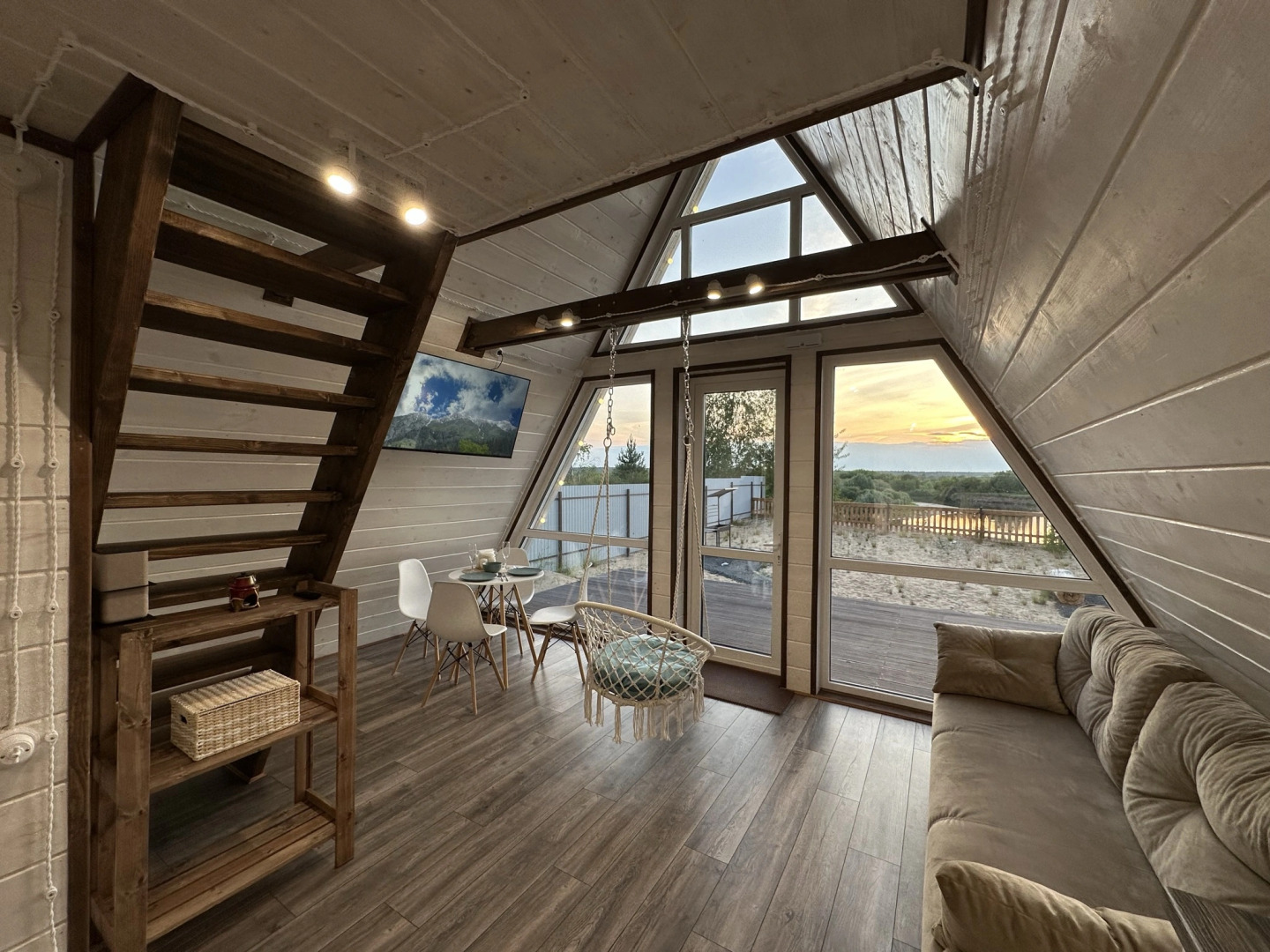 Частный дом Над Рекой с видом на Озеро