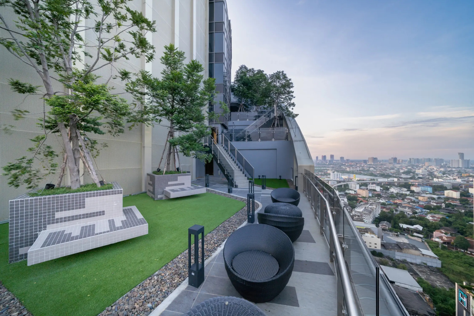 Отель Oakwood Suites Tiwanon Bangkok