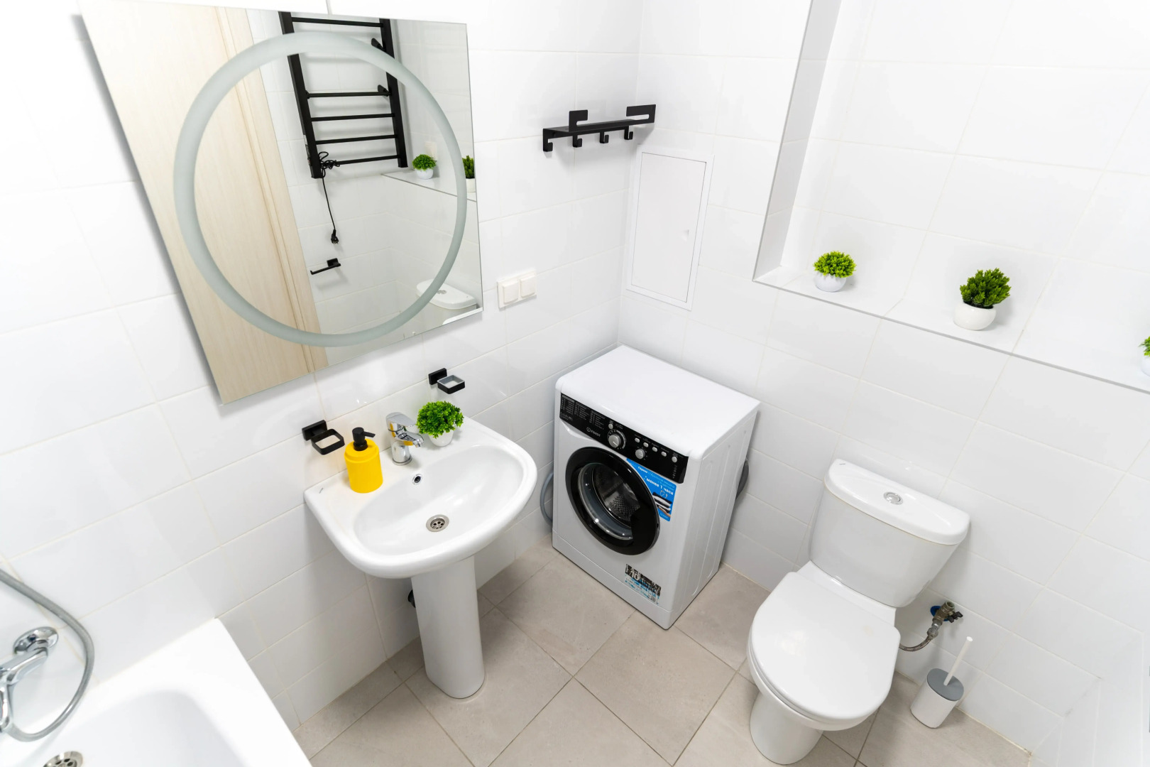 Апартаменты евротрёхкомнатные на Полимерном 13