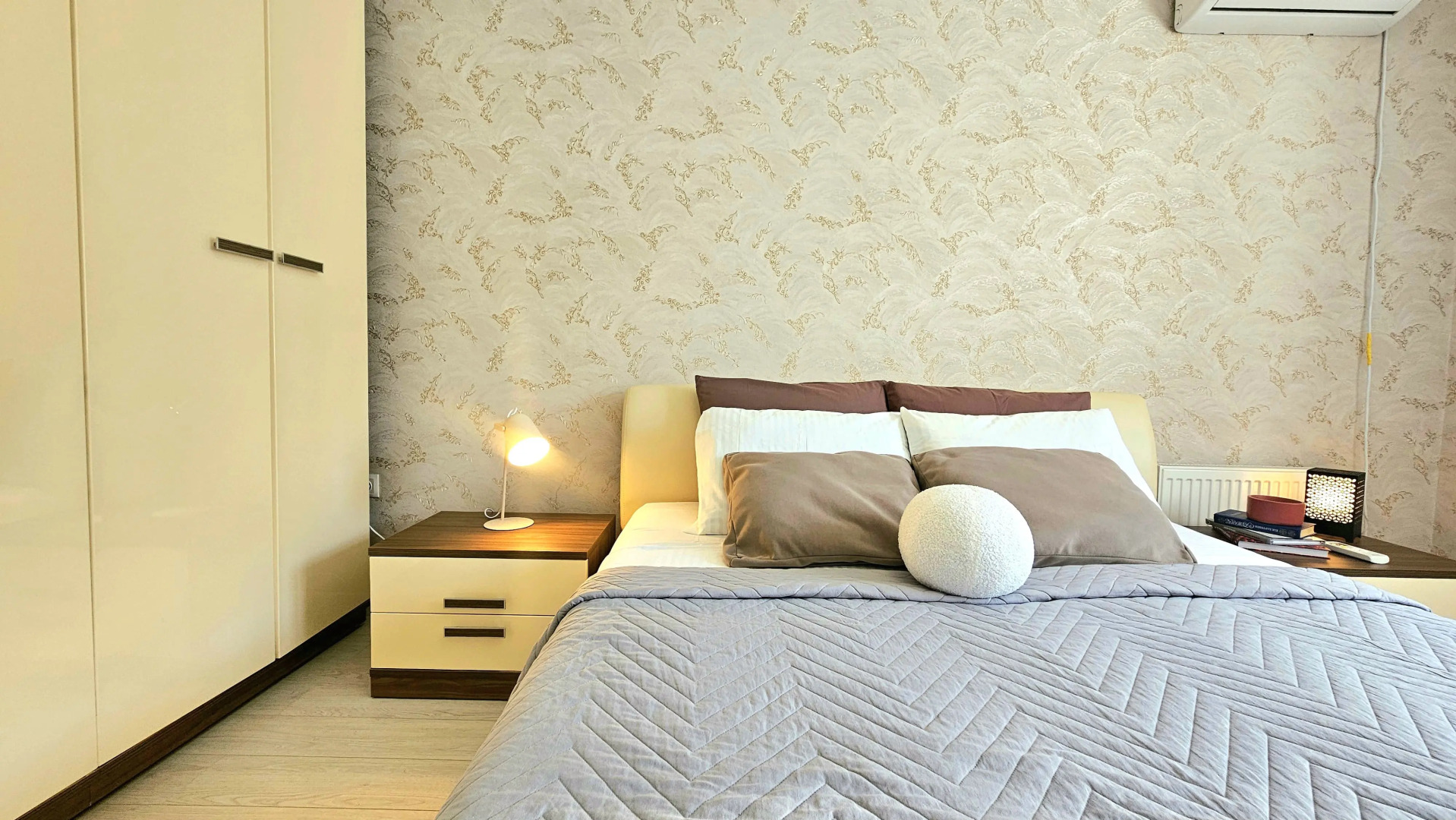 Квартира Urban Apartments 2-х комнатная рядом с метро и базой отдыха у леса