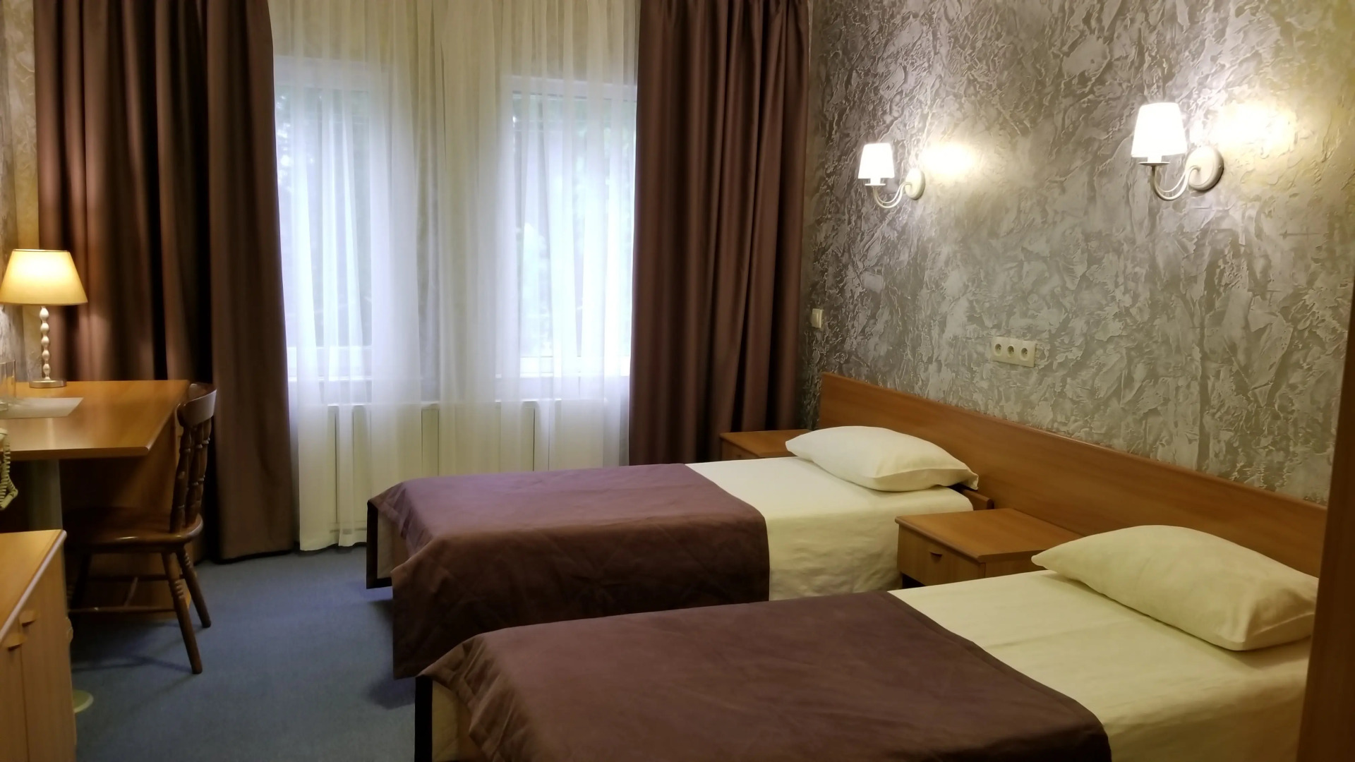 Отель Четыре Короны