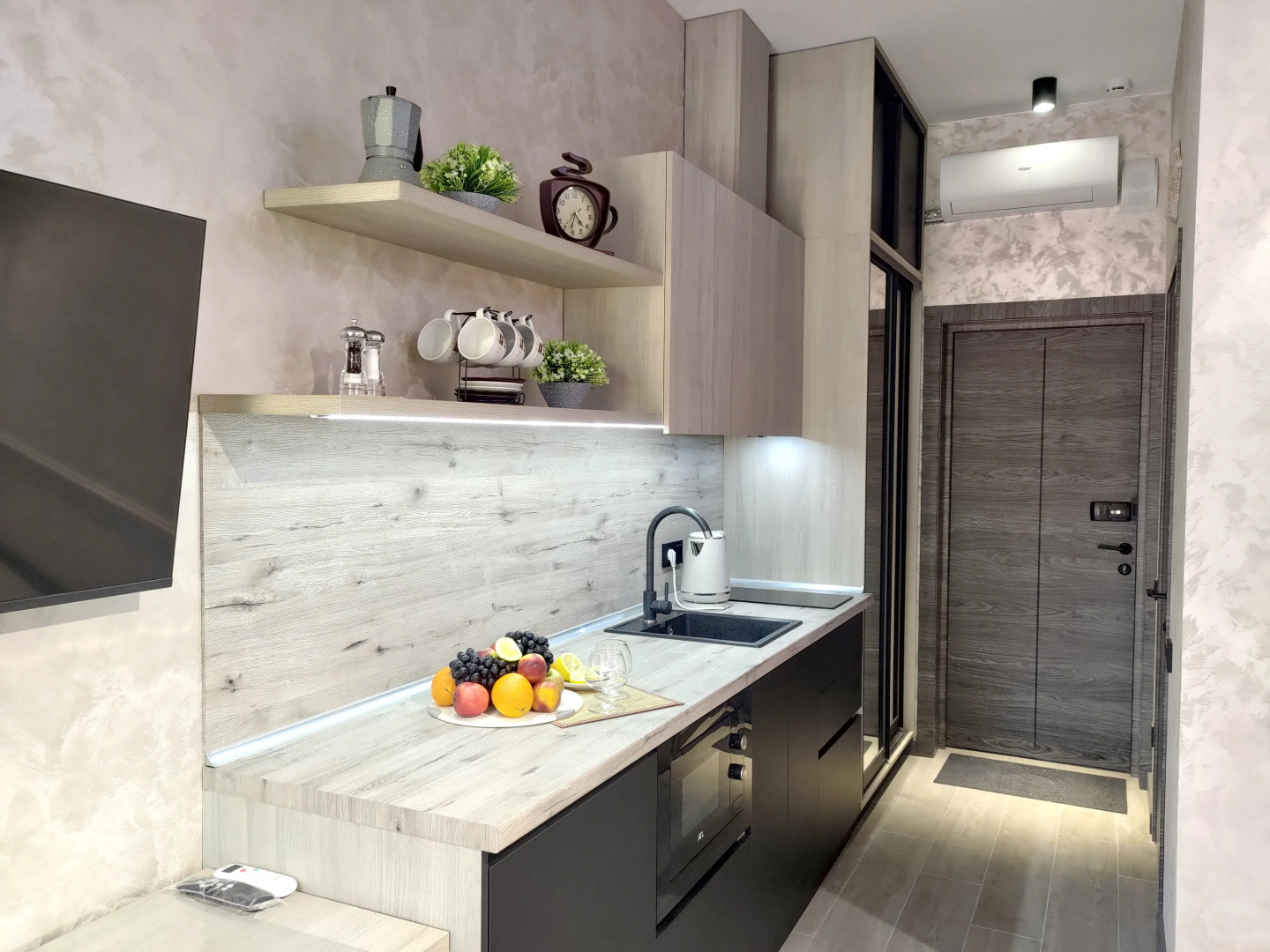 Апартаменты Greenberg на Защитников Кавказа 114