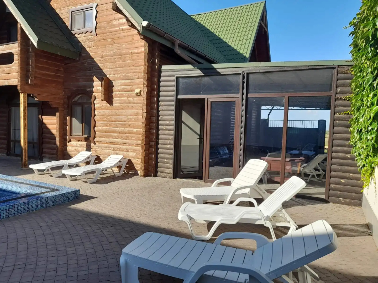 Частный Дом на Берегу Моря с Бассейном