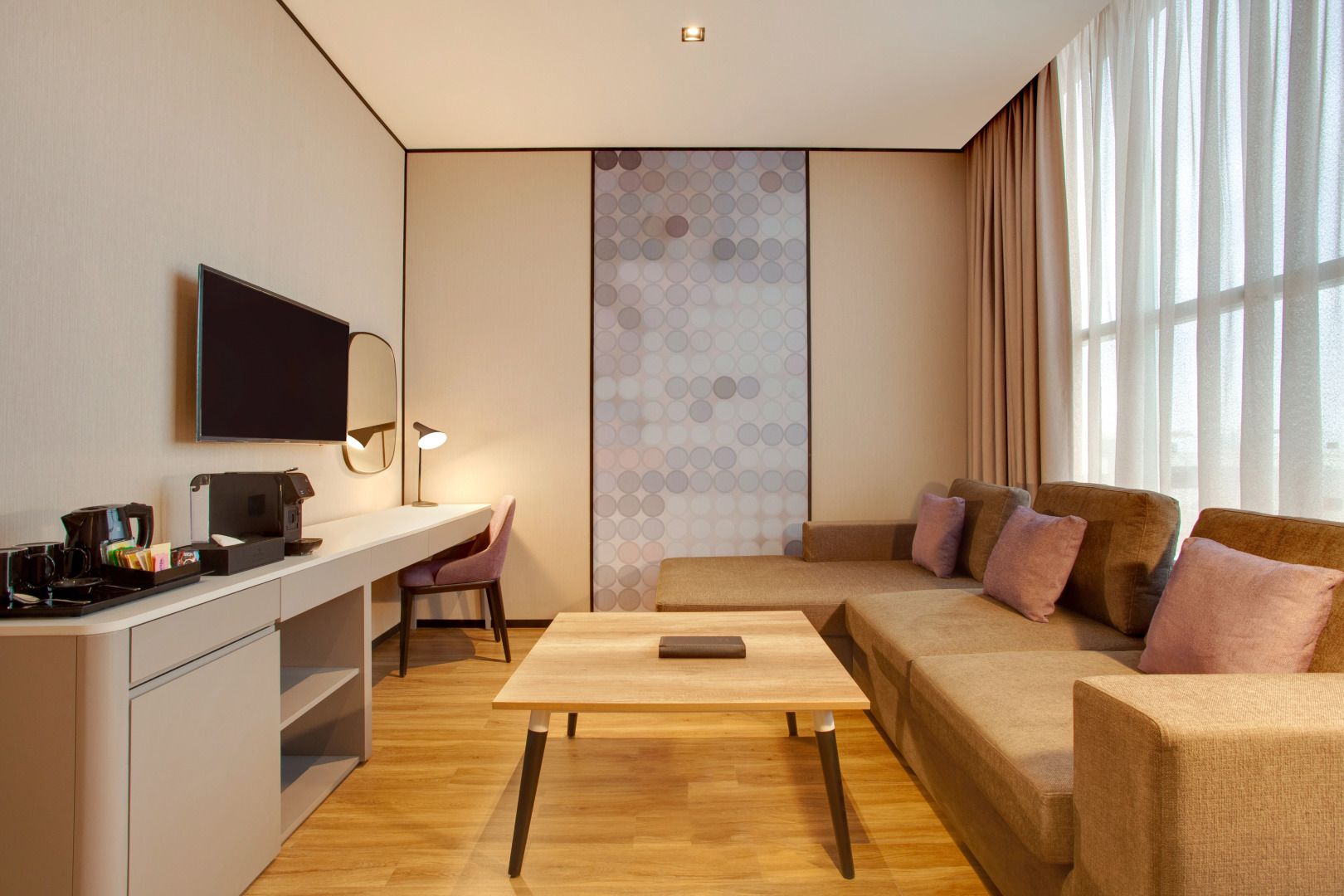 Отель Lemon Tree Hotel Jumeirah Dubai