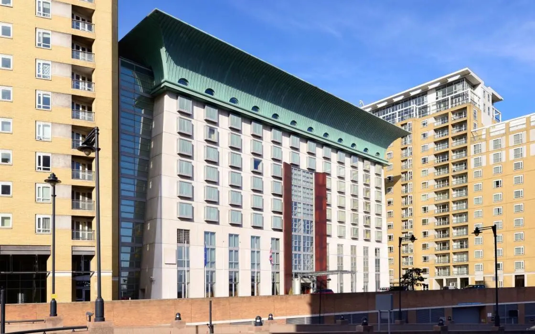 Canary Riverside Plaza Hotel