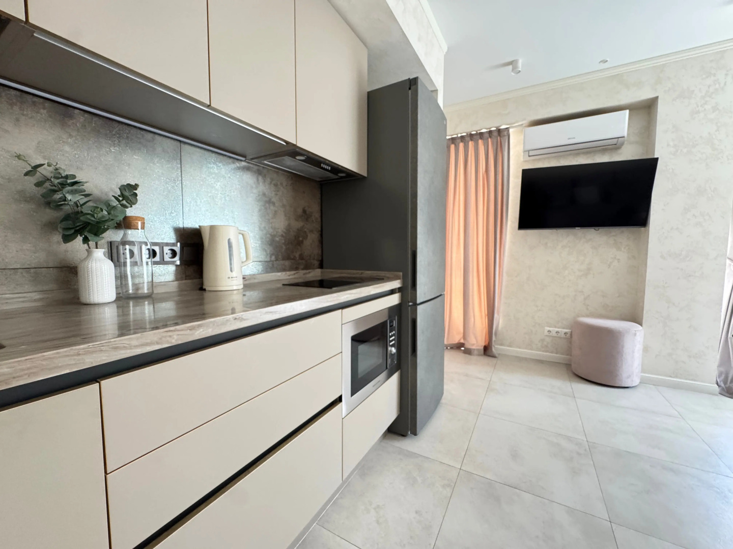 Квартира в  доме с бассейном рядом с морем