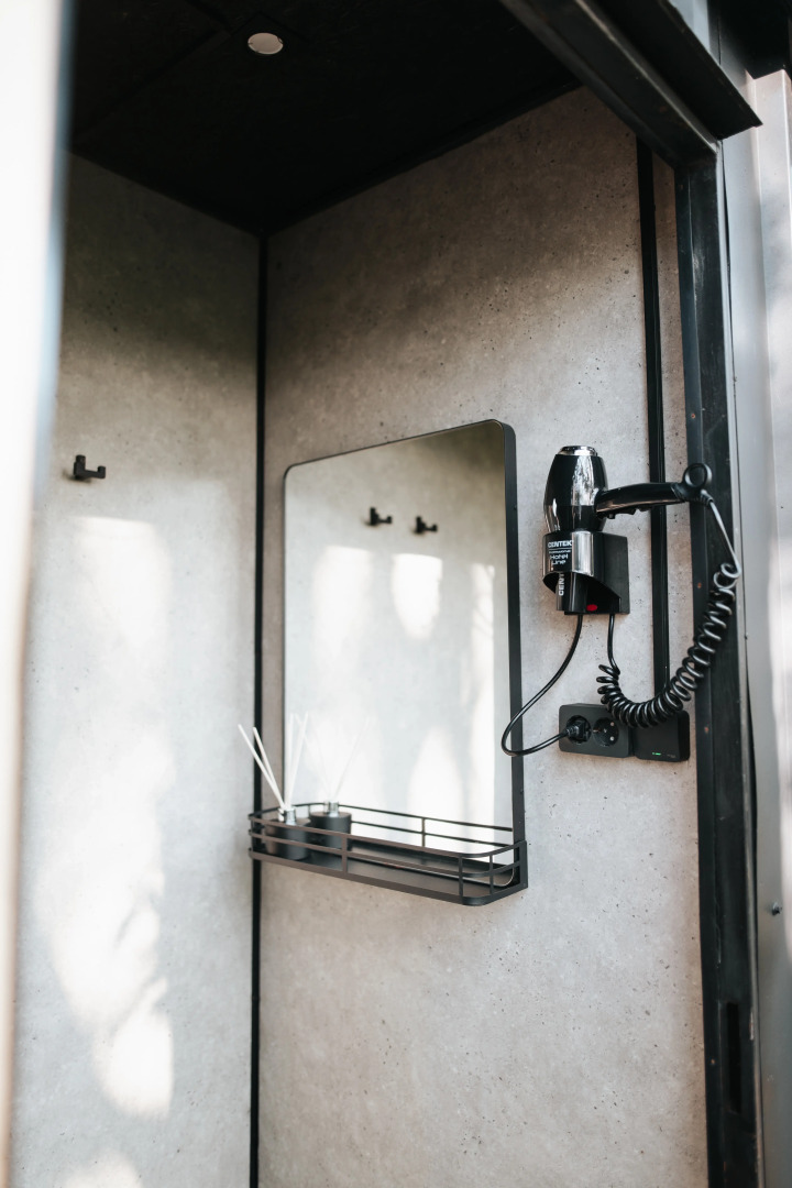 Поляна Глэмпинг, 1-я линия моря (12+)