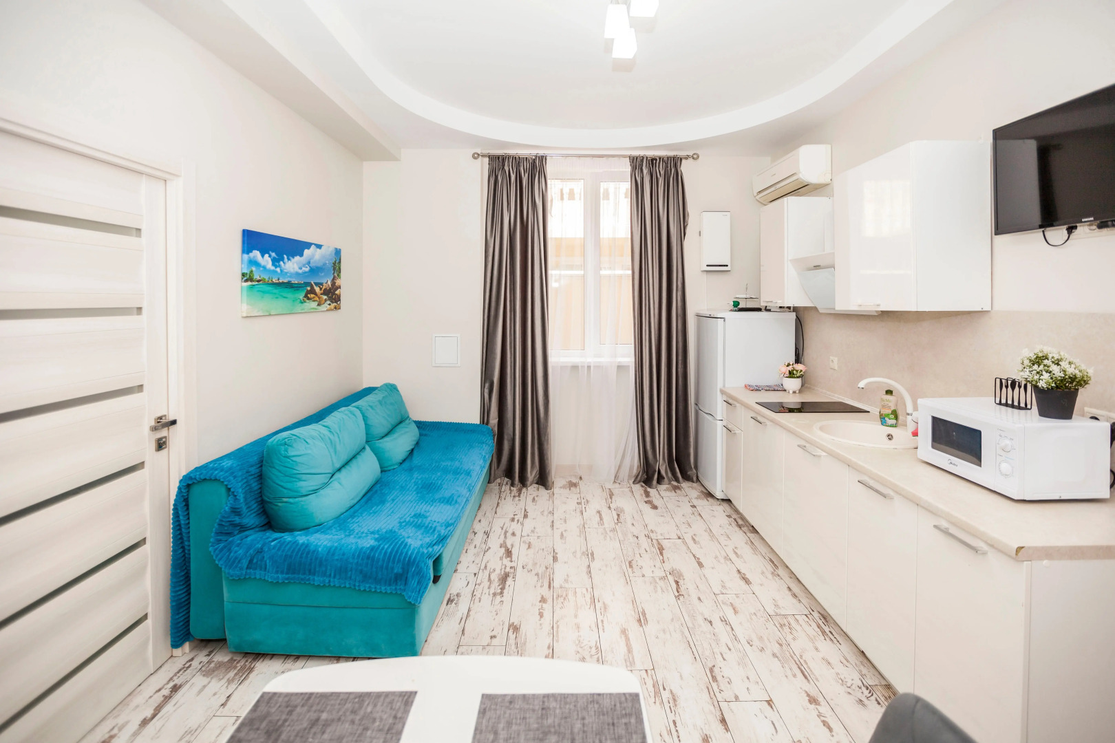 Апартаменты У Моря С Бассейном в ЖК Солнечный апр12