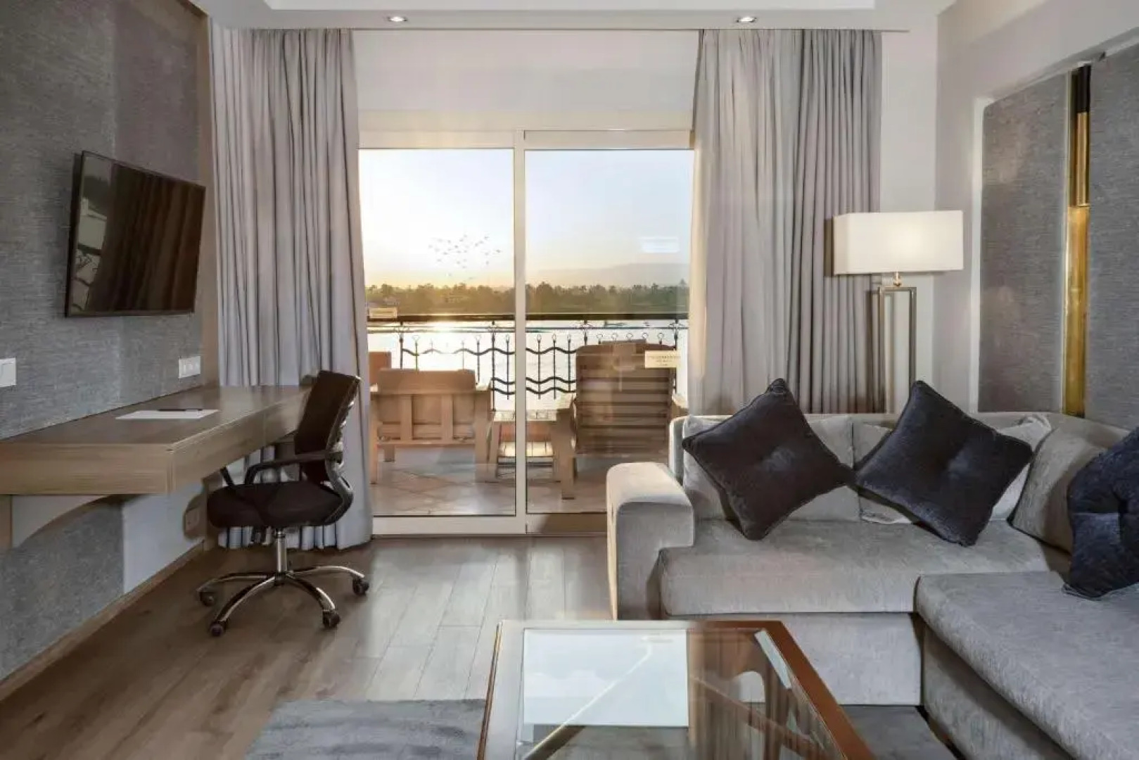 Ночлег и завтрак (B&B) Steigenberger Nile Palace Luxor Travel