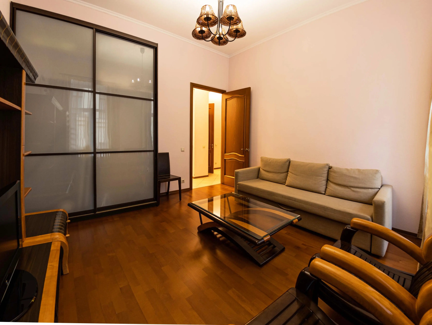 Апартаменты у Эрмитажа (Большая Конюшенная ул., 13)