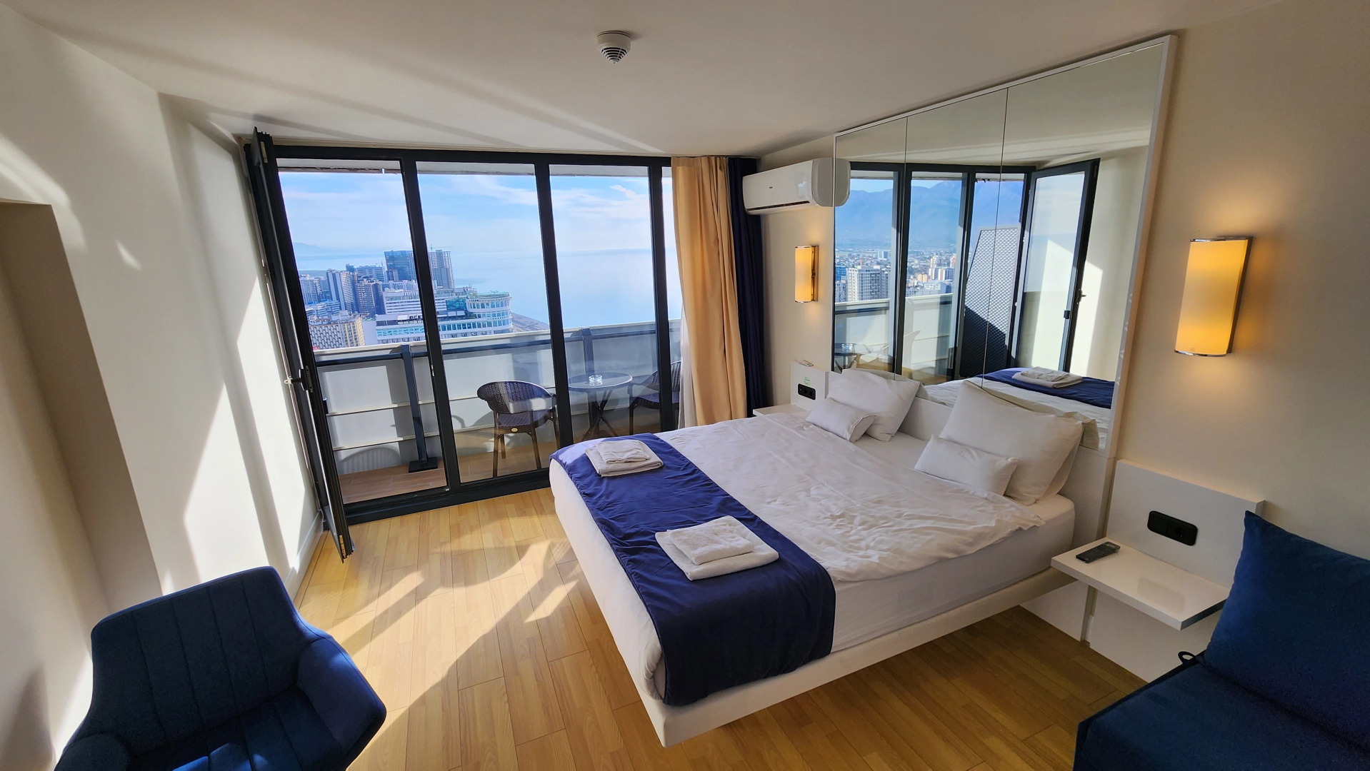 Апартаменты с видом на море на высоком этаже