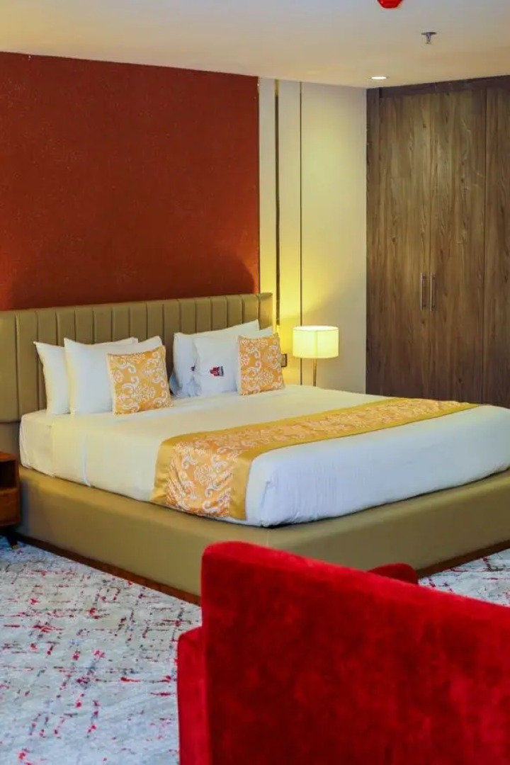 Отель King Jada Apartments & Hotel