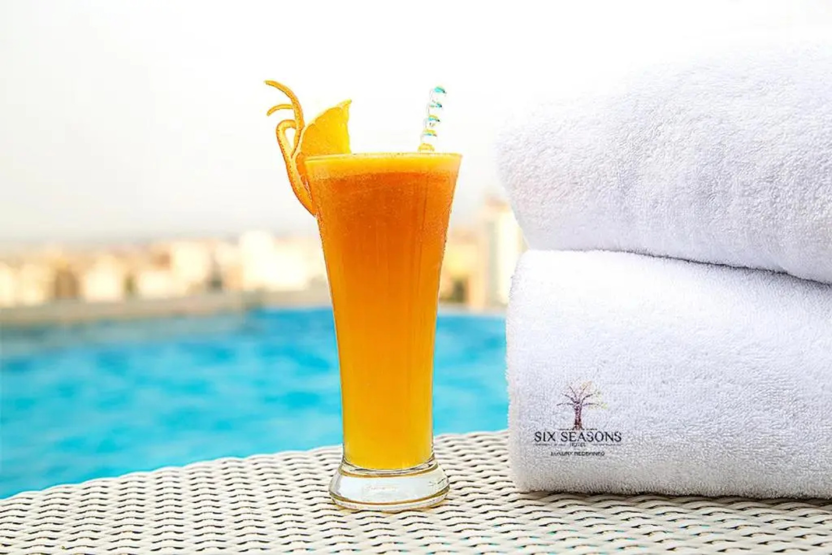 Отель Six Seasons