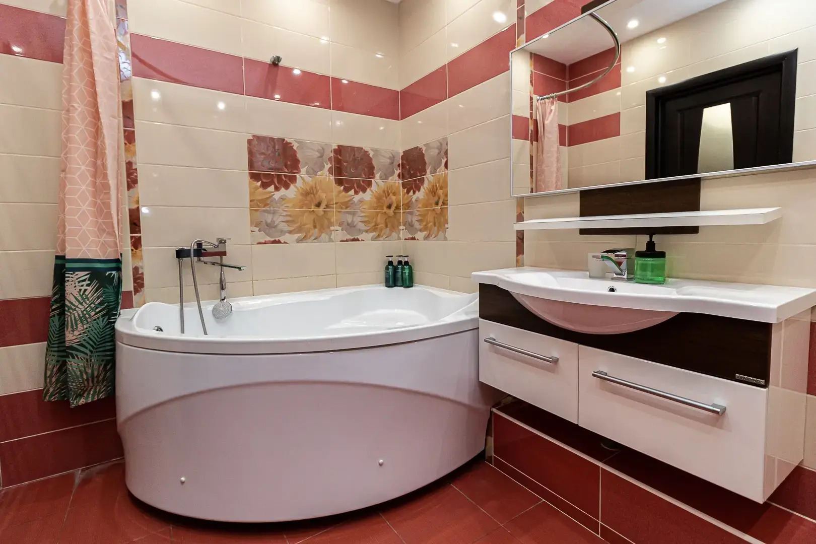 Квартира Просторная двухкомнатная недалеко от парка Галицкого