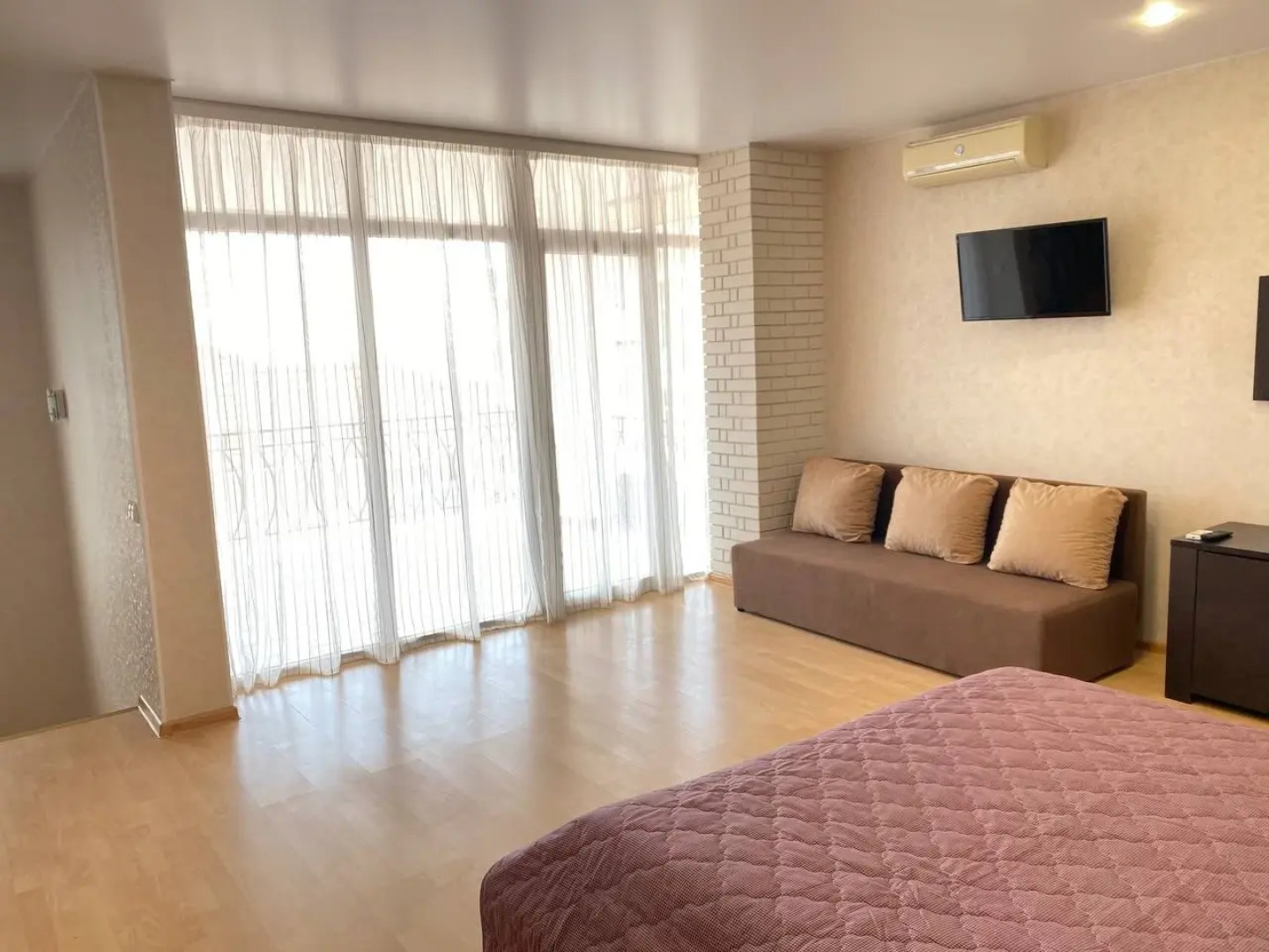 Апартаменты №4 Стандарт, 1 линия, боковой вид на море (4чел)