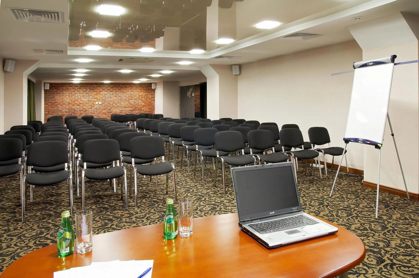 Бенефит Плаза Конгресс Отель