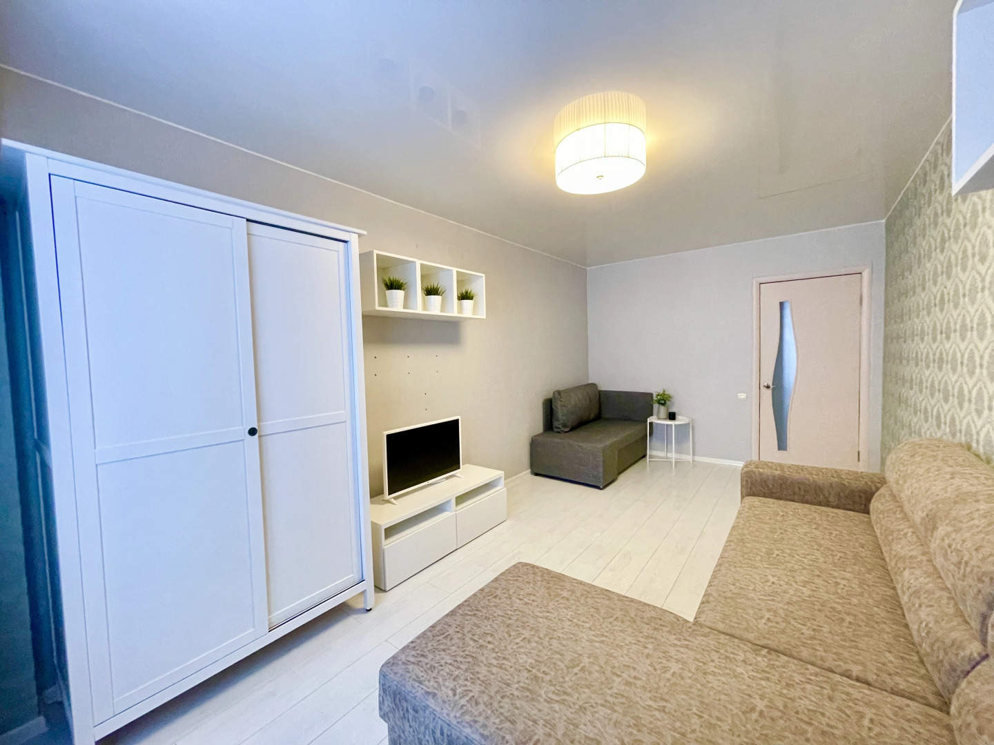 Two Pillows on str. Yanovskogo, bld. 4a