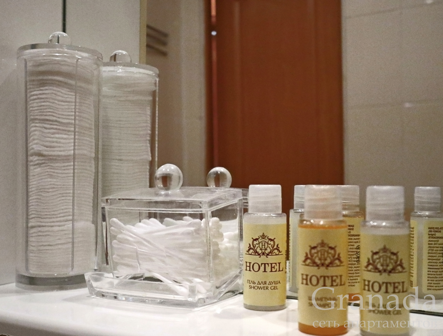 Апартаменты Granada Тихая уютная однокомнатная с шикарным видом на город и пруд