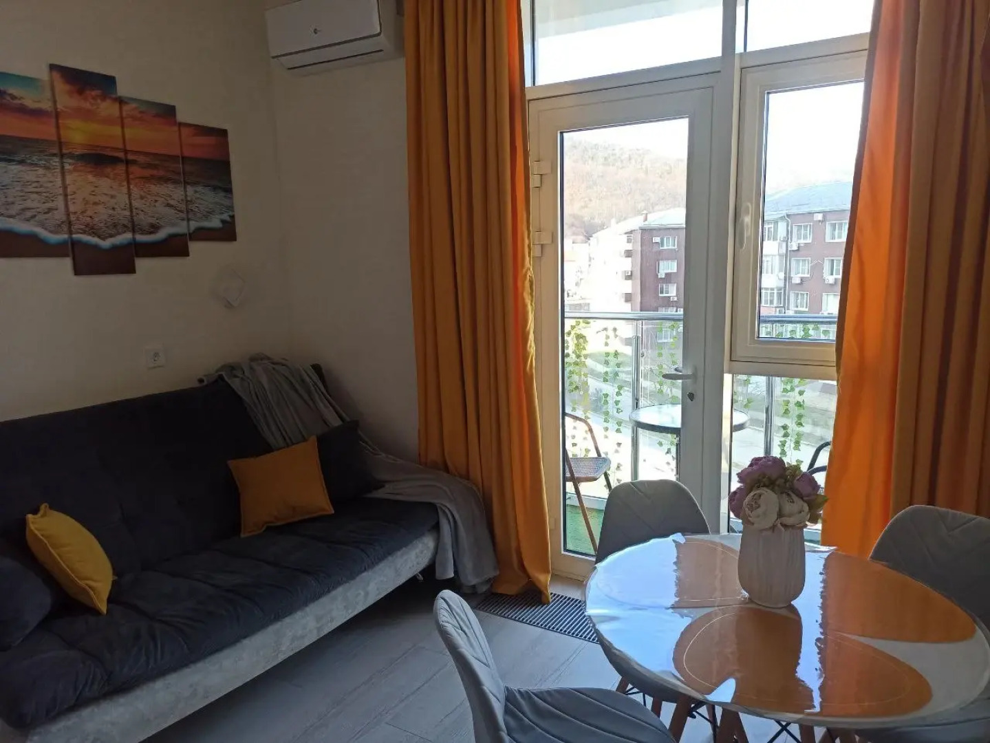 Квартира дизайнерская четырехместная с балконом