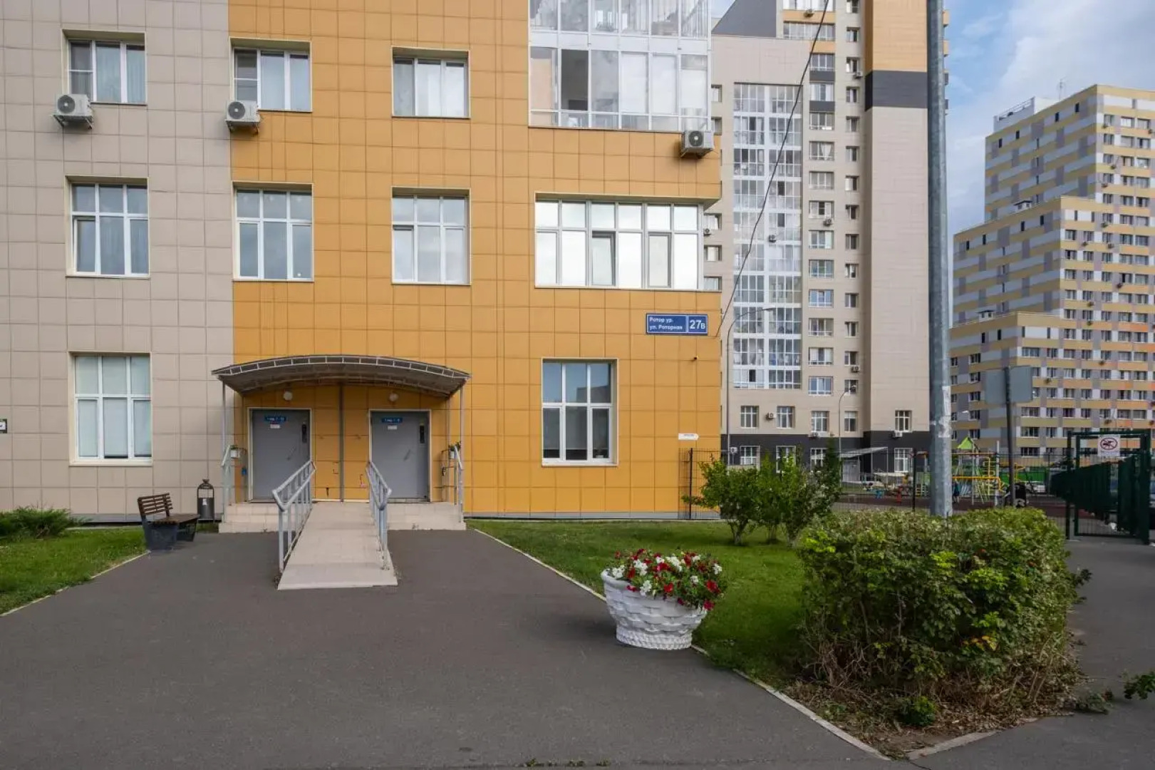 Апартаменты Двухуровневая студия на Роторной